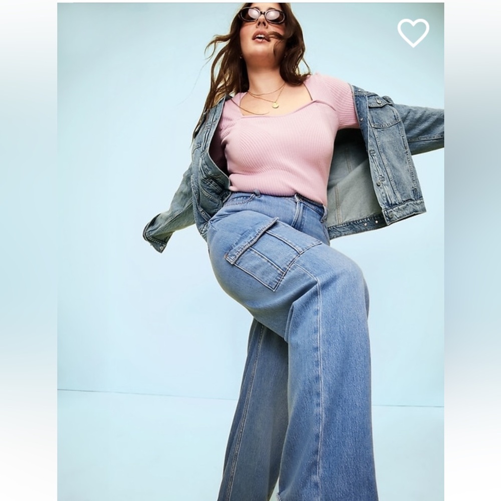 Old Navy Extra high waisted sky hi wide leg cargo jeans, medium wash, size 10